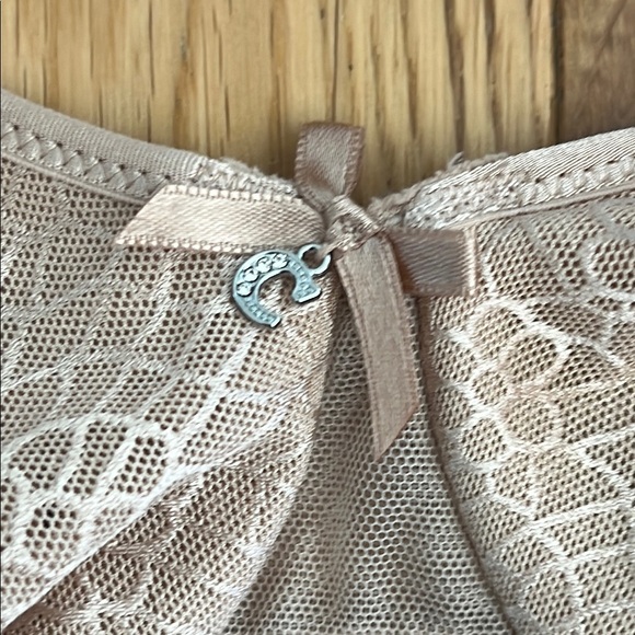 Chantelle Lace & Lined Underwire Bra - Cream 34C - Picture 3 of 10